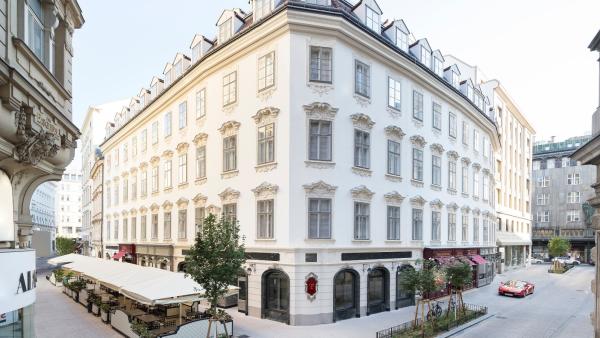 Fassade des Hotels THE LEO GRAND am Bauernmarkt 1, 1010 Wien.