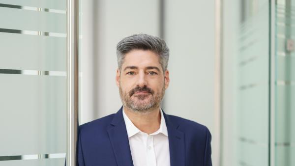 Acredia Umfrage: KI schürt Angst vor Jobverlust