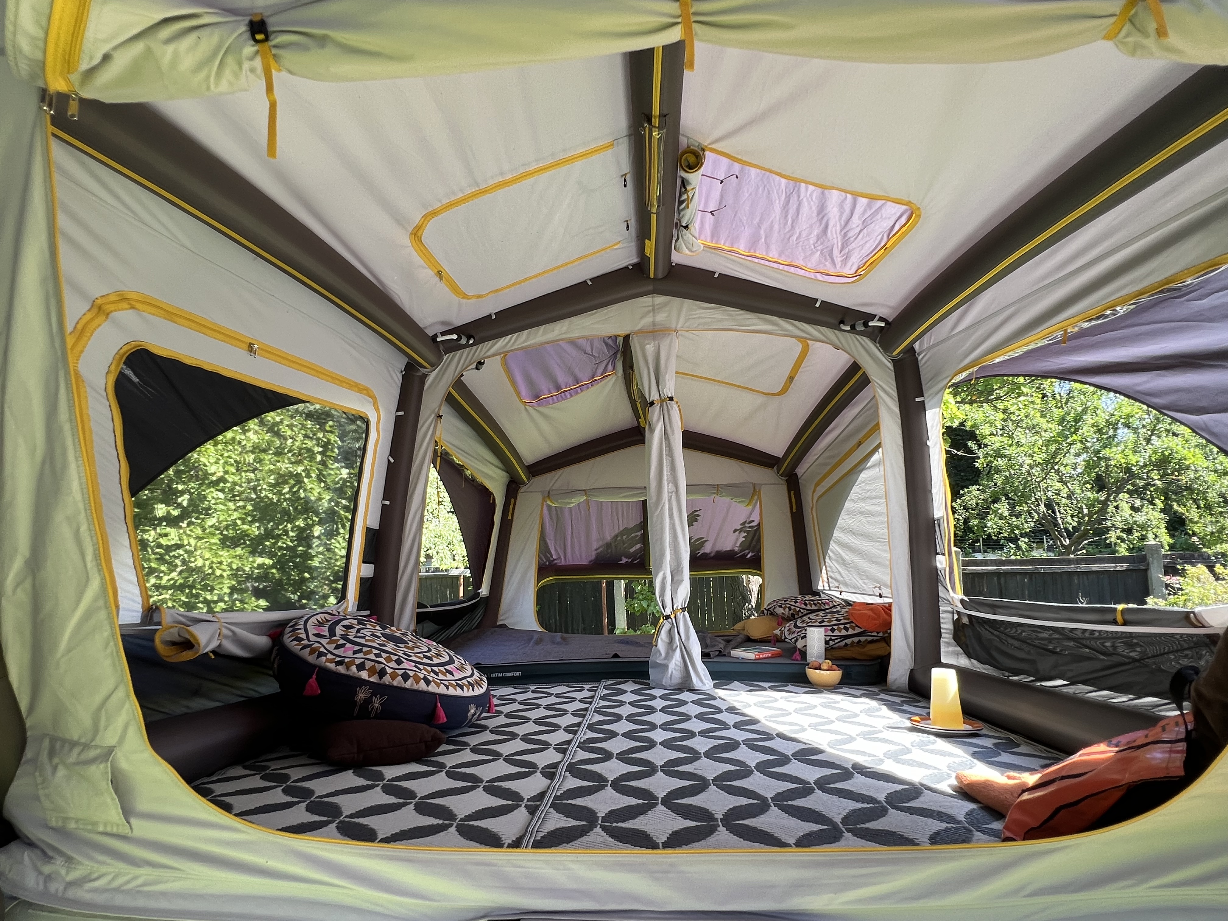 Dachzelt & Fahrradwohnwagen - Weltpremiere !
Das größte Dachzelt der Welt wird jetzt noch größer !