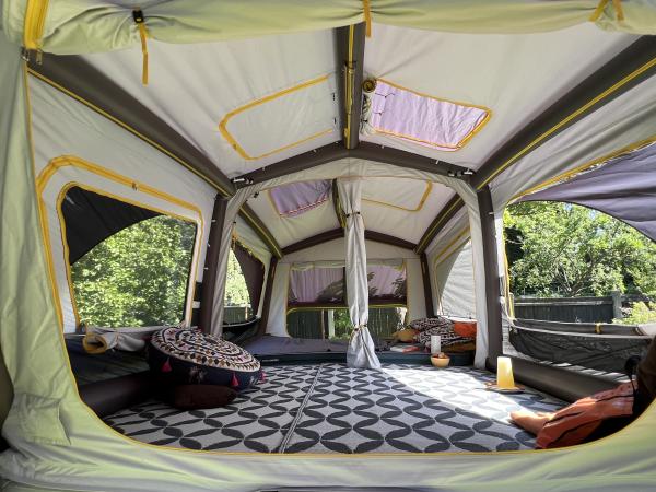 Dachzelt & Fahrradwohnwagen - Weltpremiere !
Das größte Dachzelt der Welt wird jetzt noch größer !