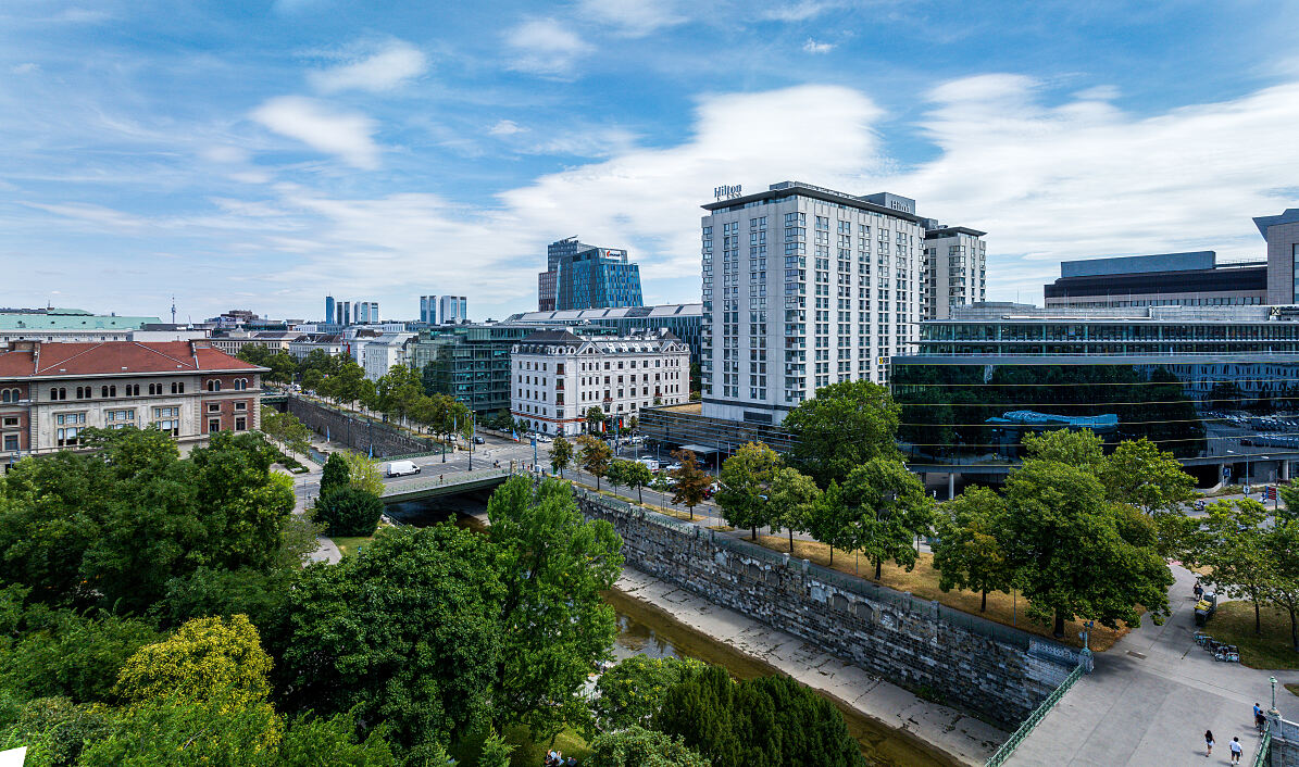 Erfolgreiche ESG-Transformation: Wealthcore und Hilton erreichen BREEAM-Zertifizierung für Hilton Vienna Park