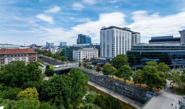 Erfolgreiche ESG-Transformation: Wealthcore und Hilton erreichen BREEAM-Zertifizierung für Hilton Vienna Park