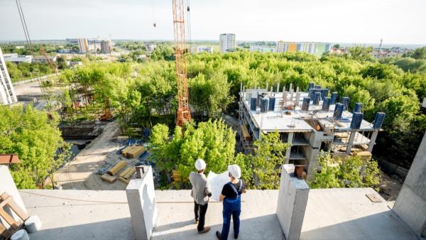 Neubaubericht 2025: Zahlen stabilisieren sich auf sehr niedrigem Niveau