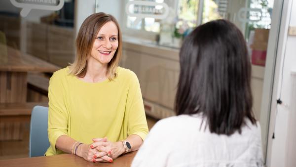 Zinswende und KIM-Ende machen Hoffnung: Wer jetzt laut willhaben-Marktforschung Immobilien kaufen will – und warum