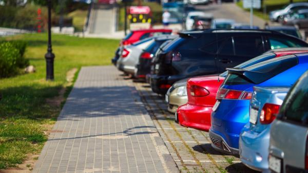 Parken auf Allgemeinflächen zulässig: 