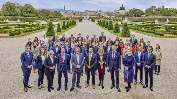 Das Team von EHL Immobilien auf einem Bild