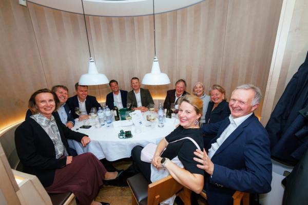 Gäste beim traditionellen EHL Ganslessen