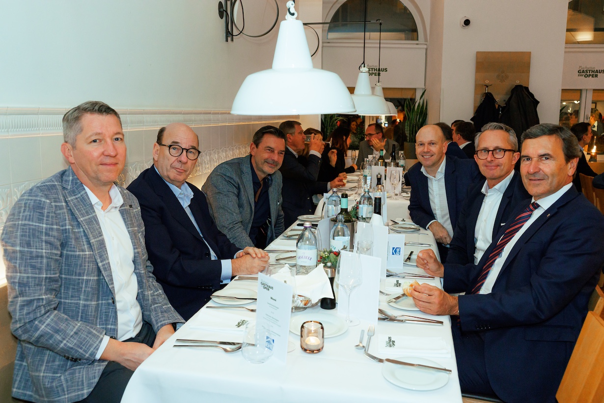 Gäste beim traditionellen EHL Ganslessen