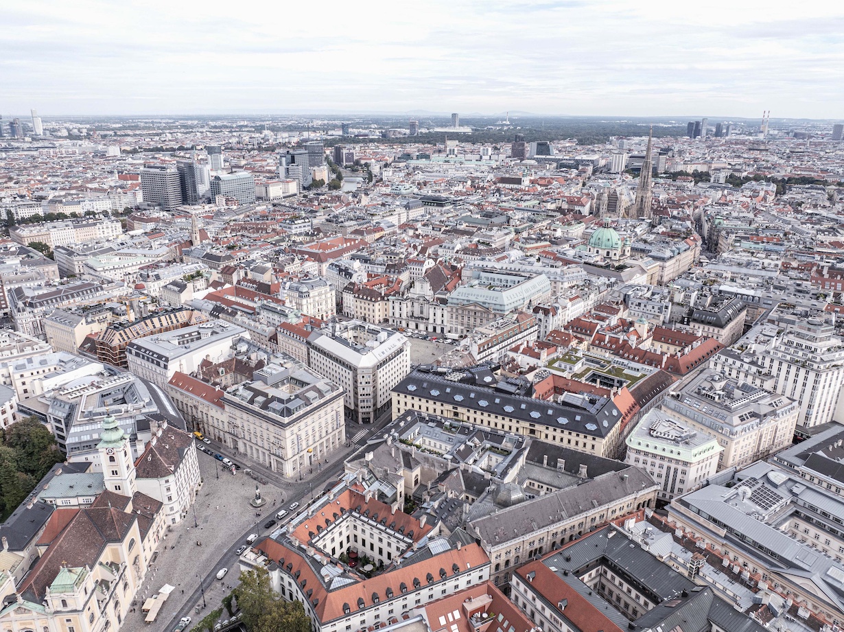 Blick auf Wien von oben auf die ganze Stadt