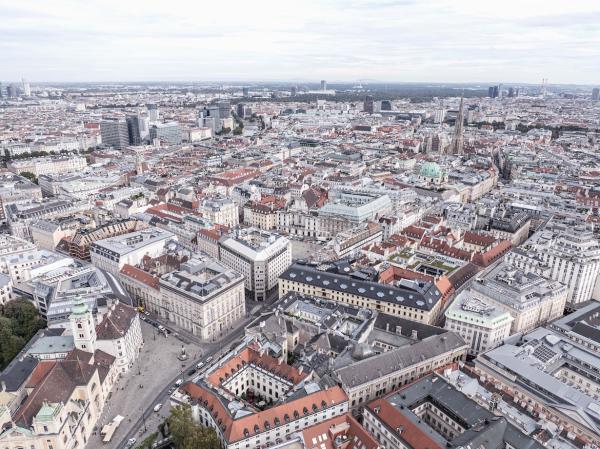 Blick auf Wien von oben auf die ganze Stadt