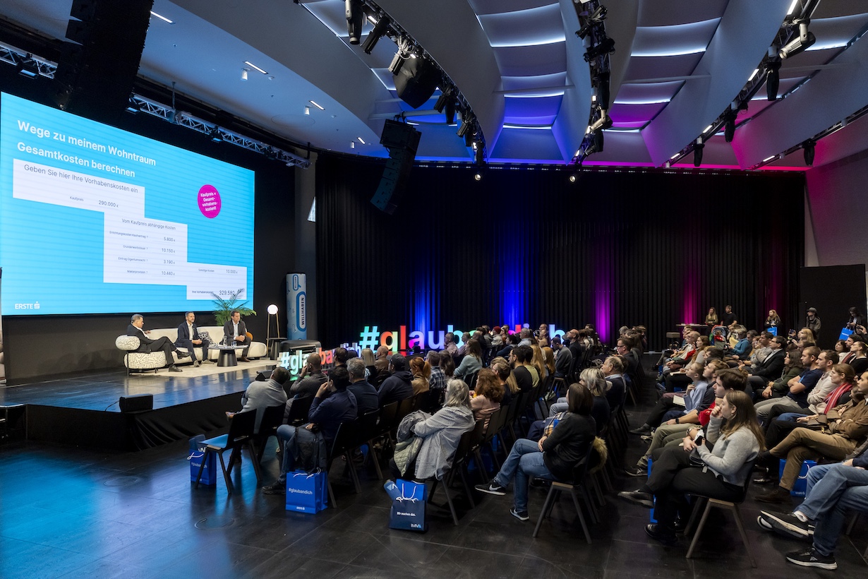 Blick auf die Bühne der ERSTE Wohnmesse