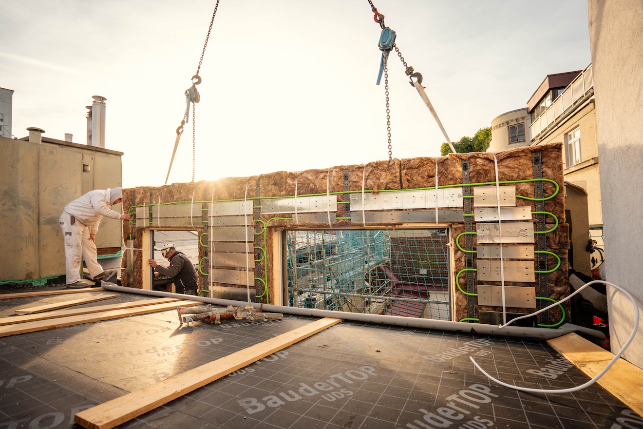 RENOWATE GmbH saniert als erstes Unternehmen in Wien ein Wohnhaus mit vorgefertigten Bauteilen