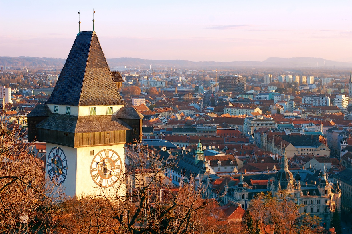 Graz bei sonnenuntergang vom Uhrturm aus