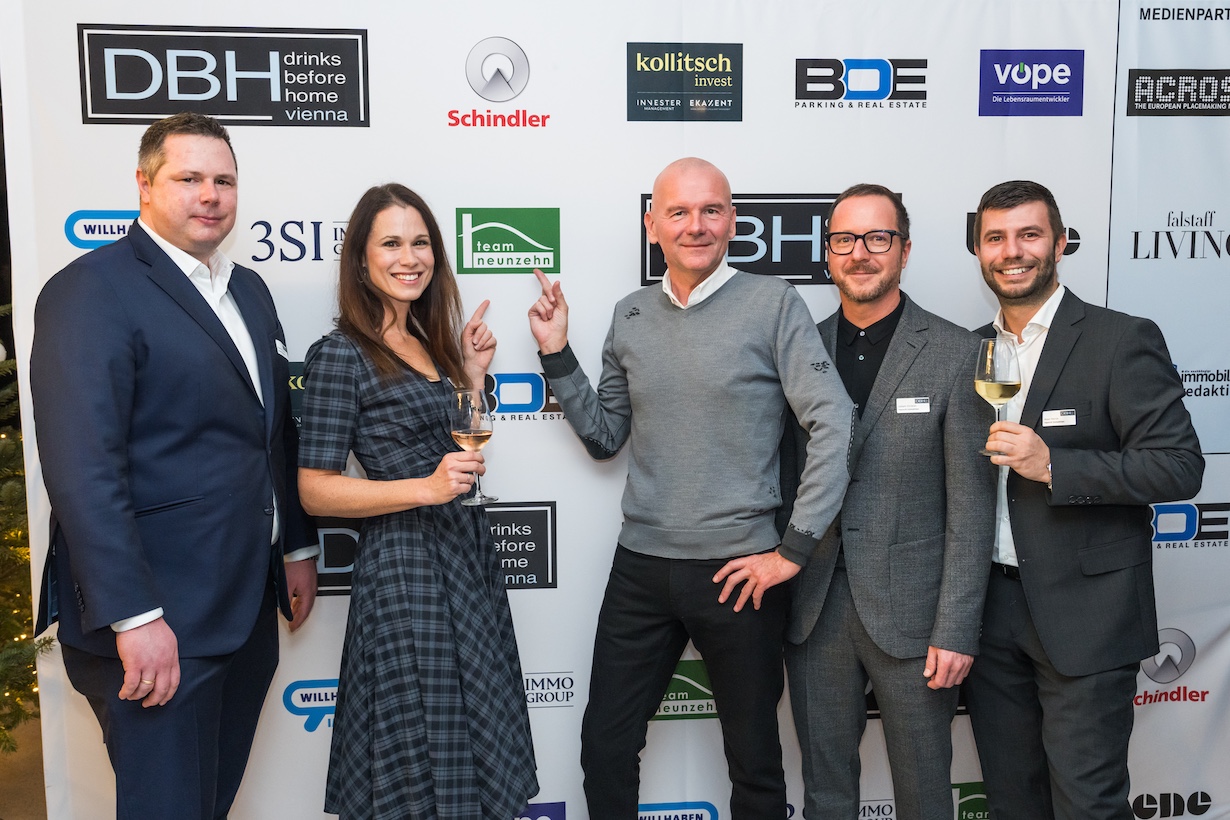 Christoph Ringsmuth, Elisabeth Herdin, Christian Leykam, Patrik Moser (alle Team19 Immoiblien) mit Veranstalter Reinhard Winiwarter