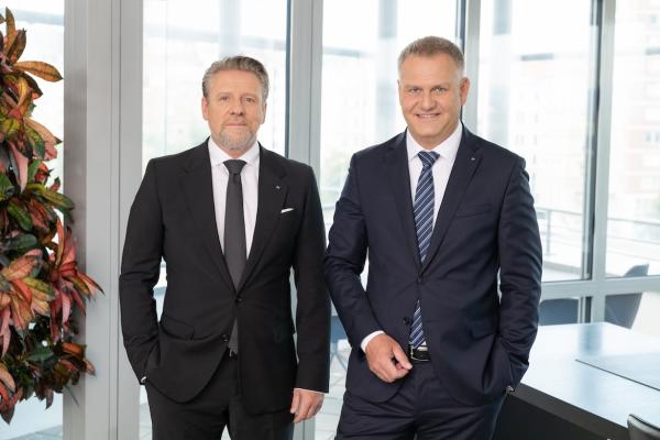 Peter Weinberger und Peter Mayr, Sprecher von Raiffeisen Immobilien Österreich