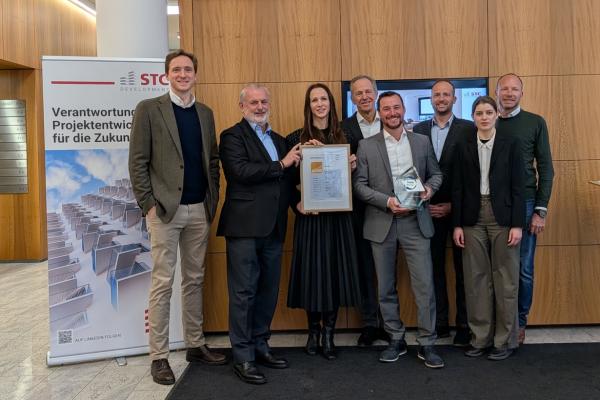v.l.n.r. Sebastian Leutzendorff (ZBI), Peter Engert (ÖGNI), Nadja Holzer (STC), Reinhard Labugger (RM- Engineering), Matthias Waibel (STC), Matthias Labugger (RM-Engineering), Freya Rudolf (RM- Engineering) und Michael Labugger (RM-Engineering)