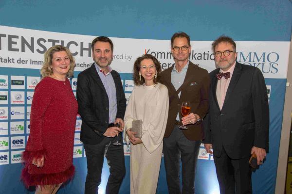 Michaela Unteregger, Michael Uher (Schindler), Isabella Stickler (Alpenland), Peter Vcelouch (Cerha Hempel) Michael Neubauer