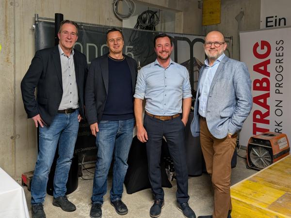 V.l.n.r. Robert Gipfl (STRABAG), Architekt René Kops, Matthias Waibel (STC) und Markus Gornik (STRABAG),