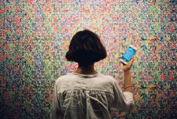 crypto-craze-social-media-burnt-out-youtube-instagram-tech-qr-code-phone-phones_t20_1WE1WV