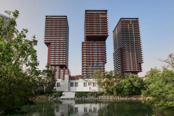 Der Council on Tall Buildings and Urban Habitat hat TrIIIple mit dem Award of Excellence als „Best Tall Residential or Hotel Building“ ausgezeichnet.