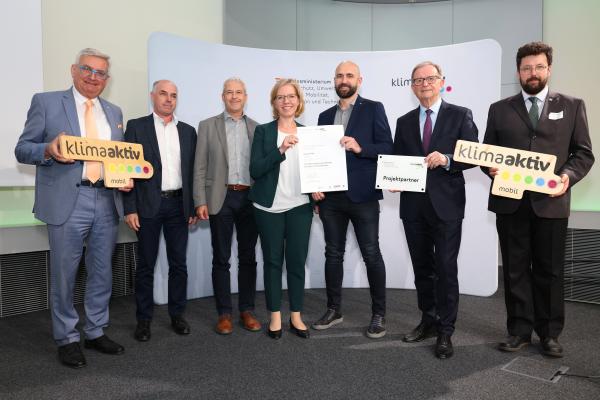 Klimafreundliche Mobilität: Baumit von Klimaschutzministerin Gewessler für vorbildliche Transportlösung ausgezeichnet
