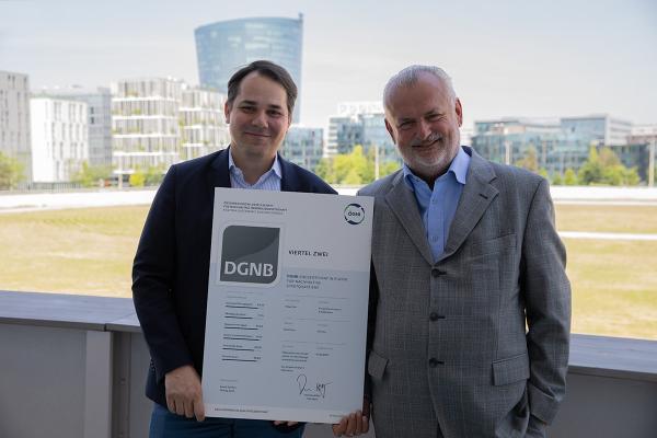 VIERTEL ZWEI wird als erstes Stadtquartier in Europa für Nachhaltigkeit mit PLATIN ausgezeichnet