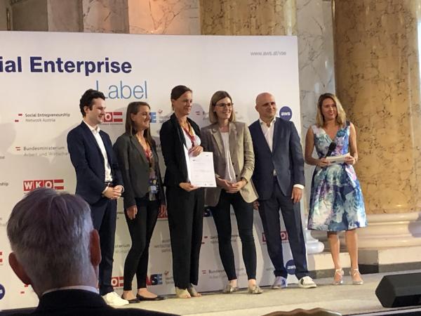 DI Dagmar Kotzmuth bei der Übergabe der Urkunde in der Wiener Hofburg