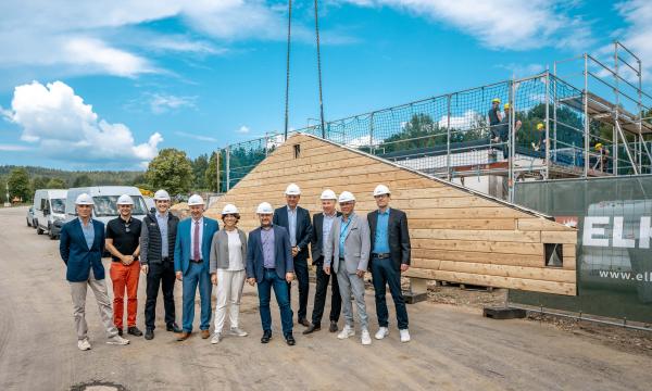 Montagebeginn beim Chalet Resort Arberland