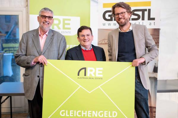 ARE feiert finale Dachgleiche im Wildgarten