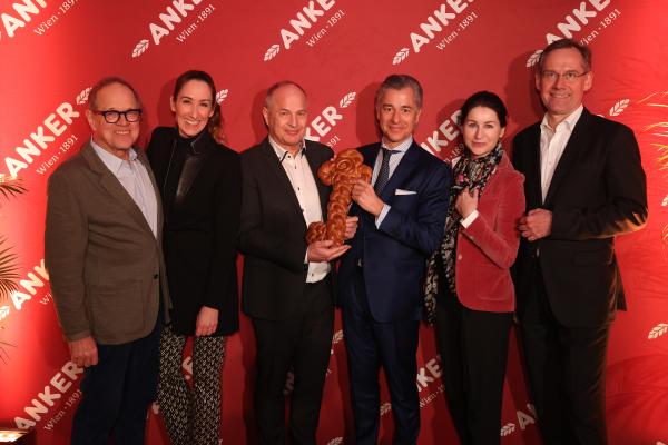 Schlüsselübergabe am Laaerberg